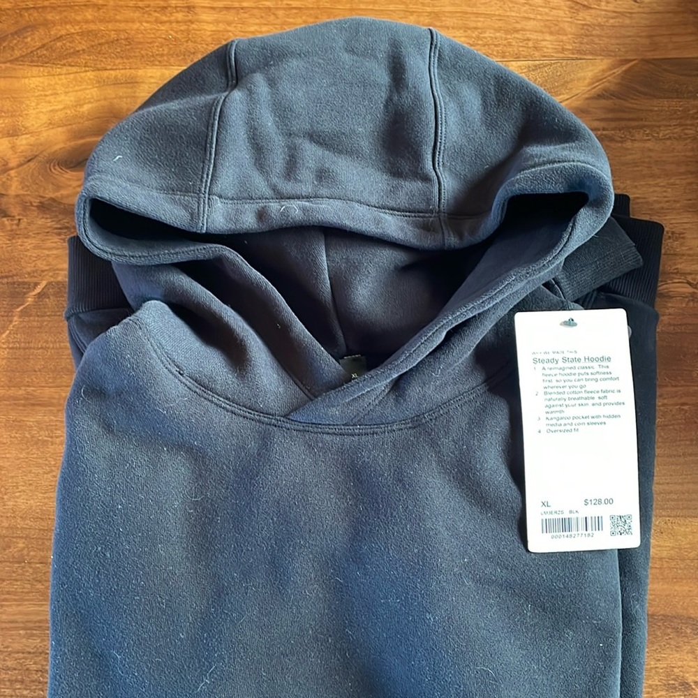 Lululemon men’s sweatshirt